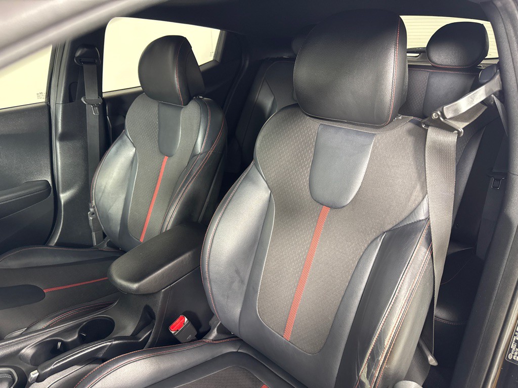 2019 Hyundai Veloster Image 14