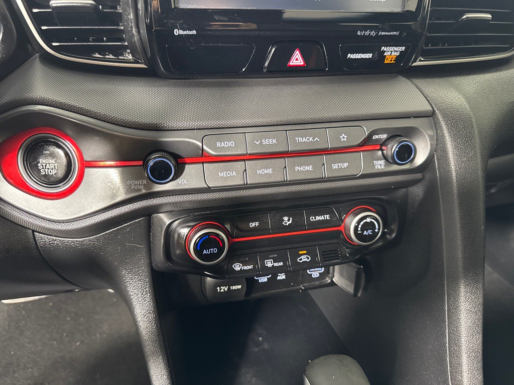 2019 Hyundai Veloster Image 20