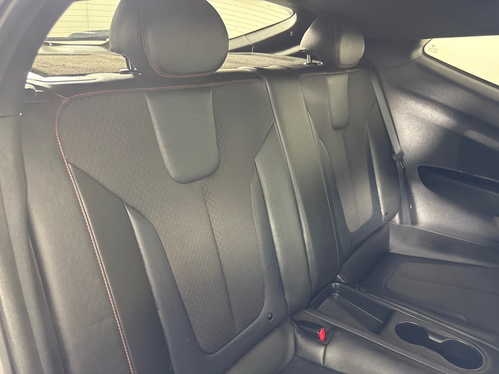 2019 Hyundai Veloster Image 24