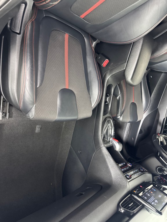 2019 Hyundai Veloster Image 25