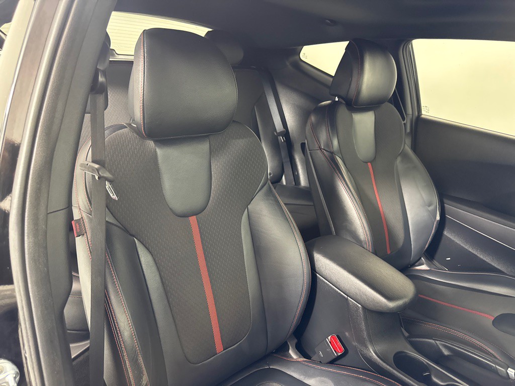 2019 Hyundai Veloster Image 26
