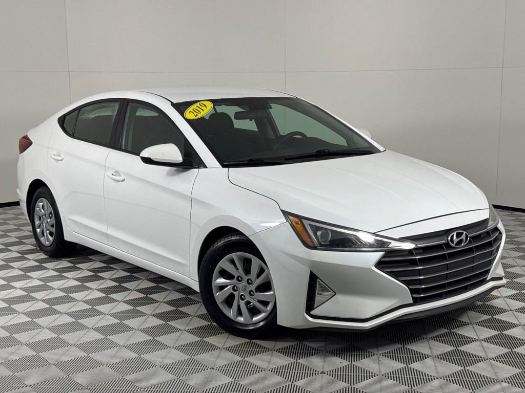 2019 Hyundai Elantra Image 2