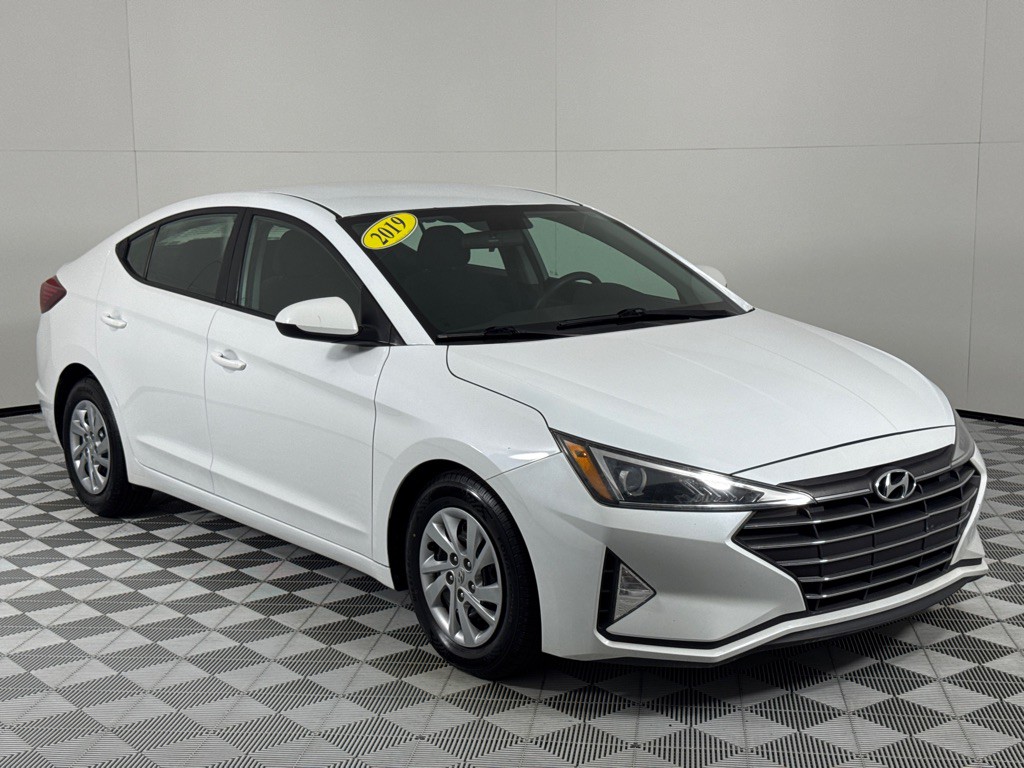 2019 Hyundai Elantra Image 3