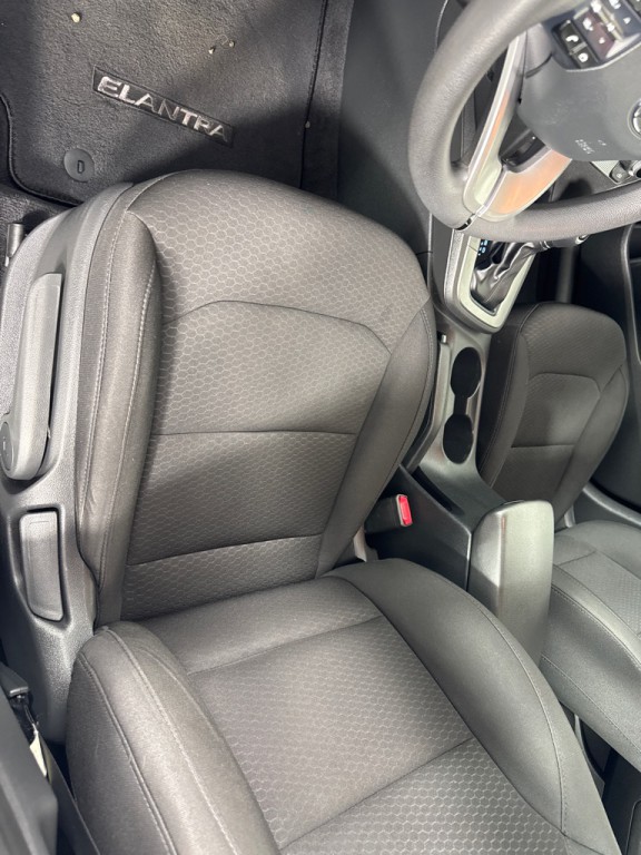 2019 Hyundai Elantra Image 12