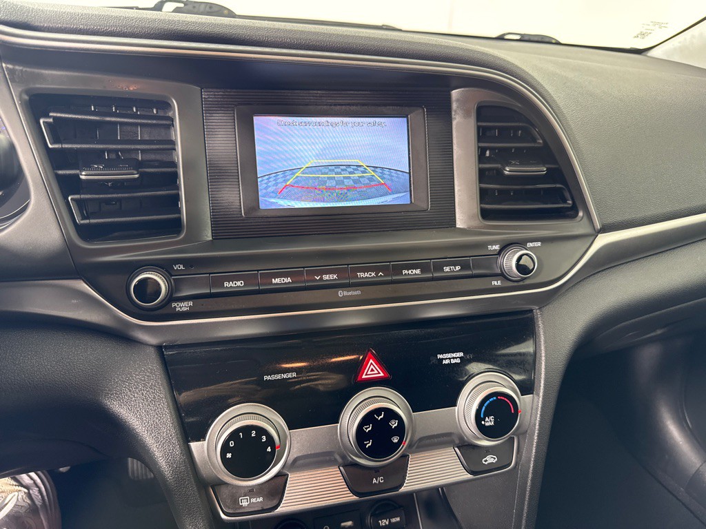 2019 Hyundai Elantra Image 17