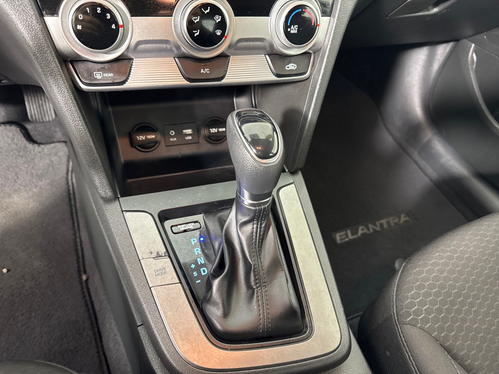 2019 Hyundai Elantra Image 18