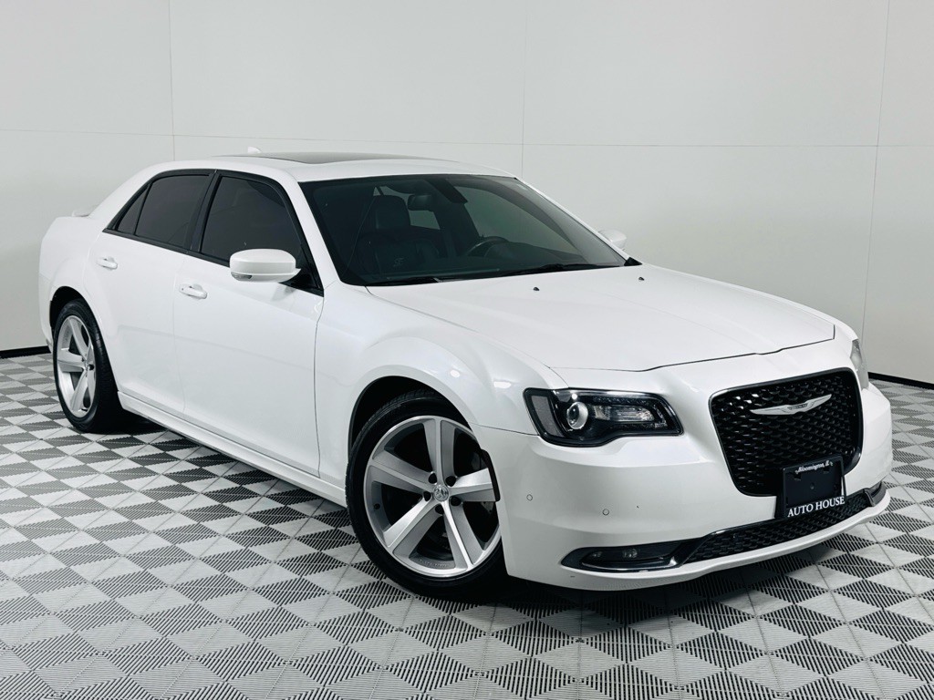 2015 Chrysler 300 Image 2