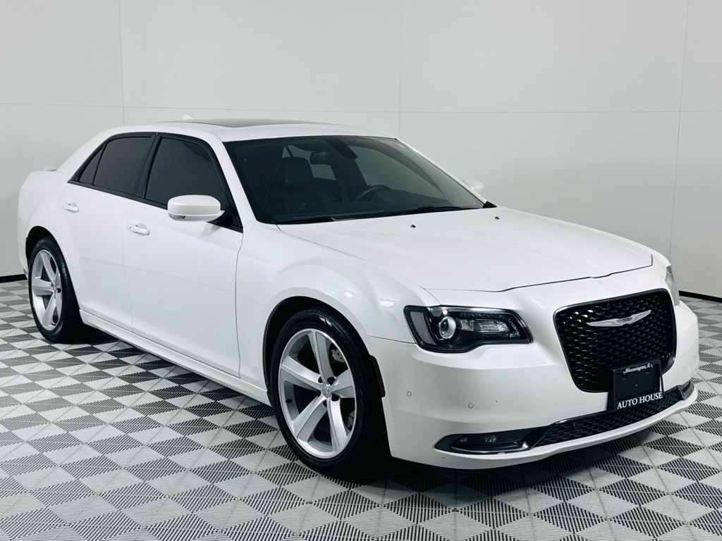 2015 Chrysler 300 Image 3