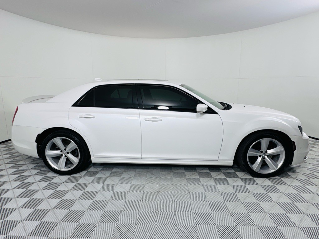 2015 Chrysler 300 Image 4