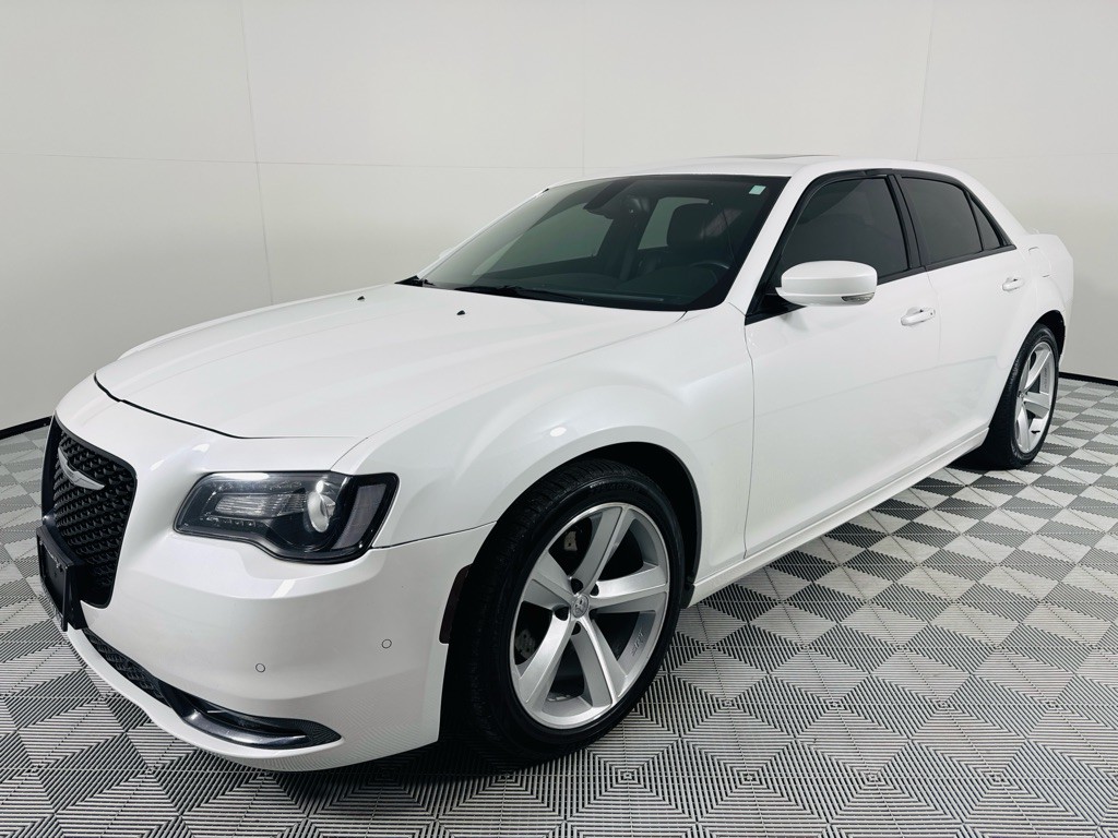 2015 Chrysler 300 Image 8