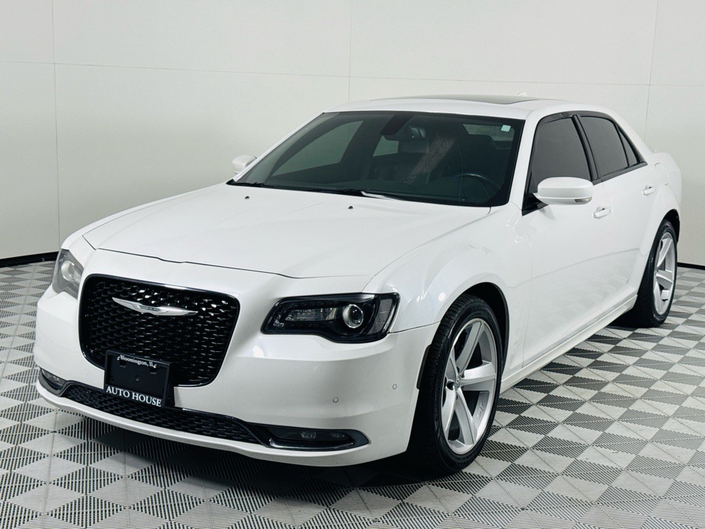 2015 Chrysler 300 Image 9