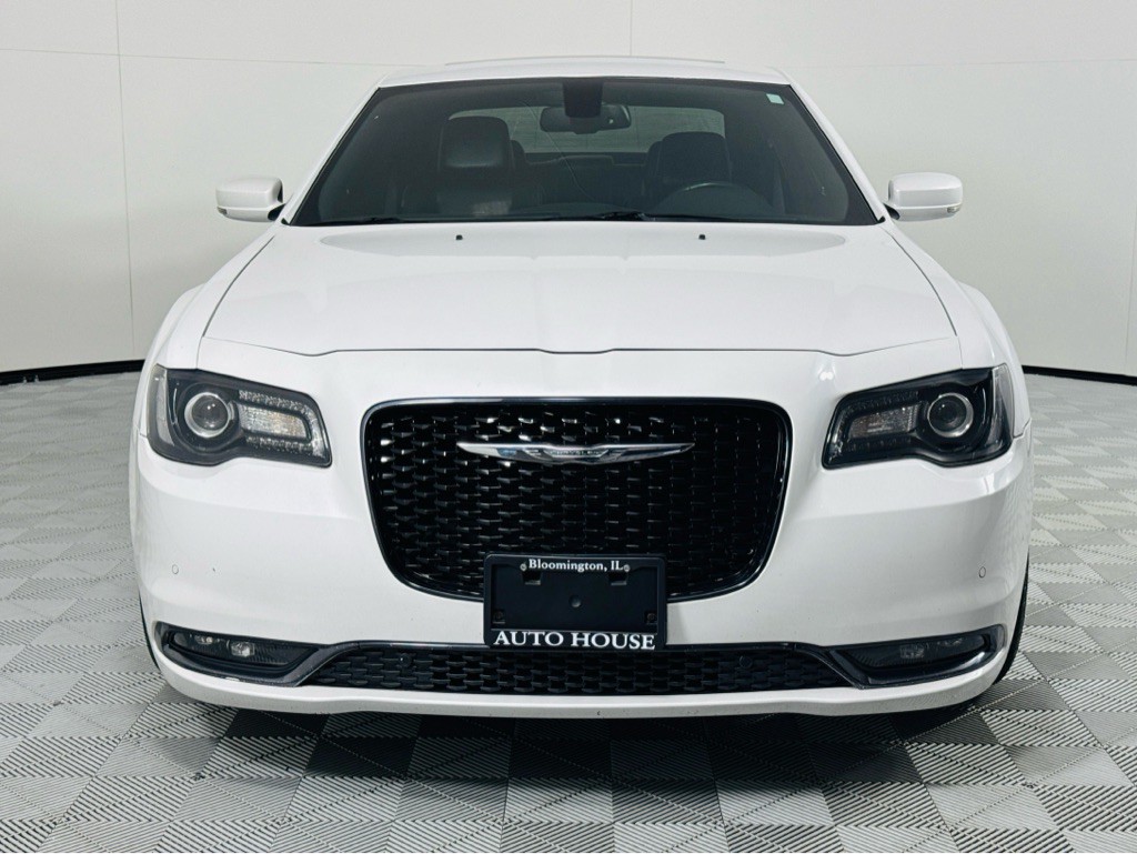 2015 Chrysler 300 Image 10