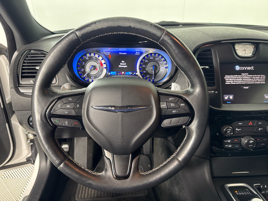 2015 Chrysler 300 Image 15