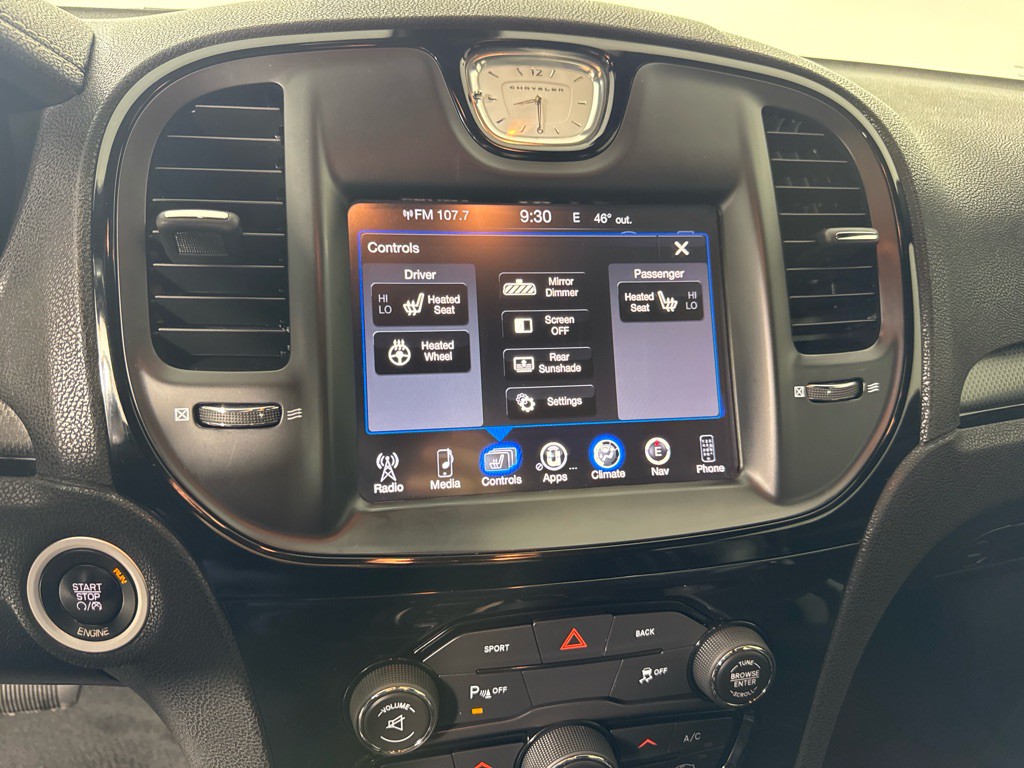 2015 Chrysler 300 Image 16