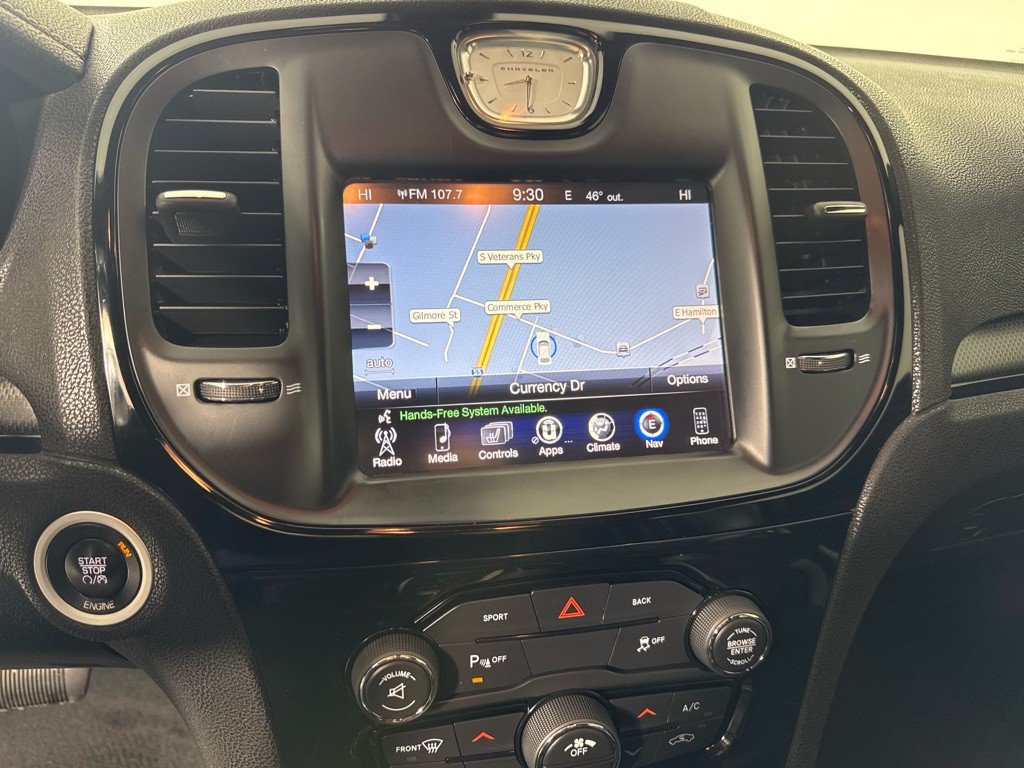 2015 Chrysler 300 Image 17