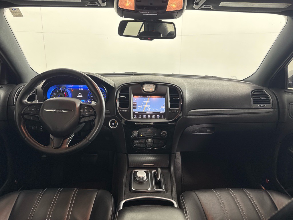 2015 Chrysler 300 Image 26