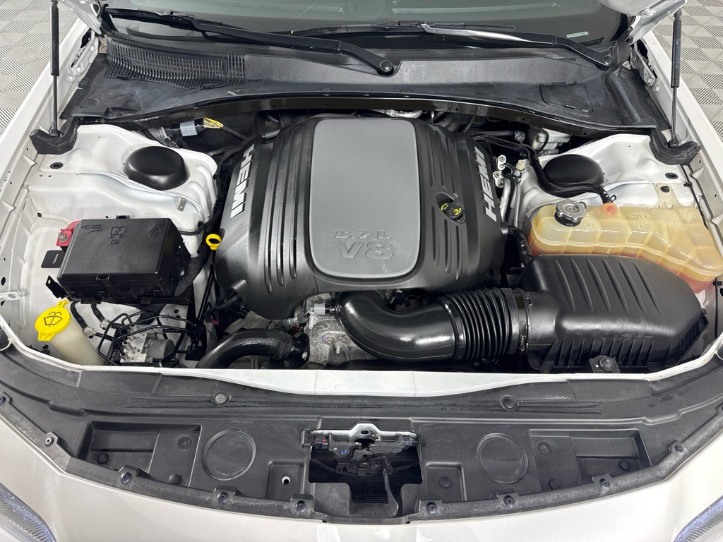2015 Chrysler 300 Image 27