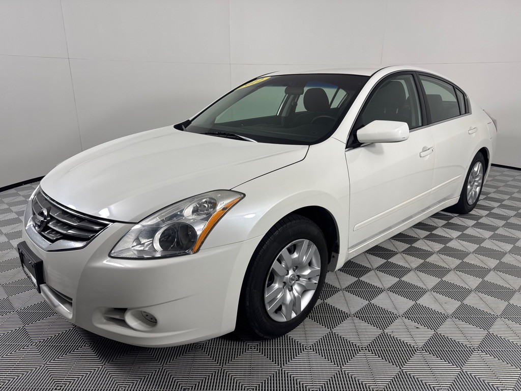 2012 Nissan Altima Image 9
