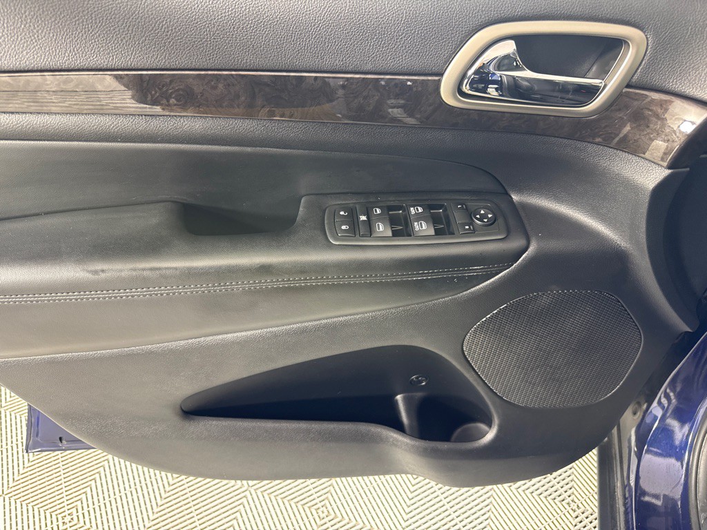 2012 Jeep Grand Cherokee Image 11