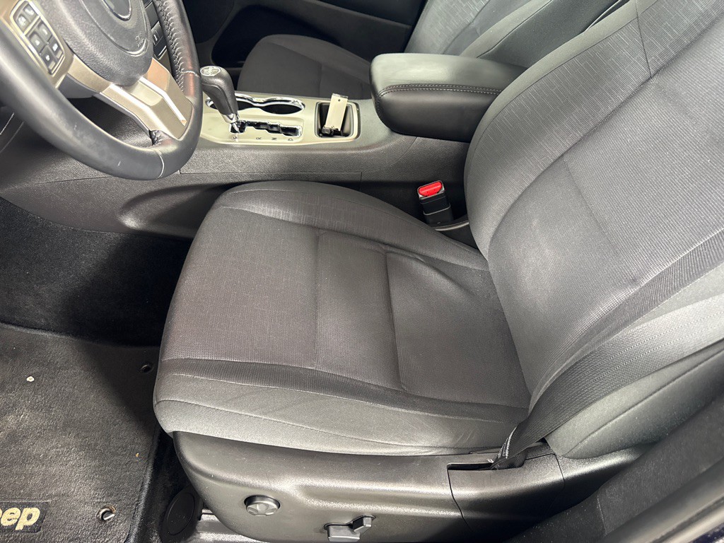 2012 Jeep Grand Cherokee Image 12