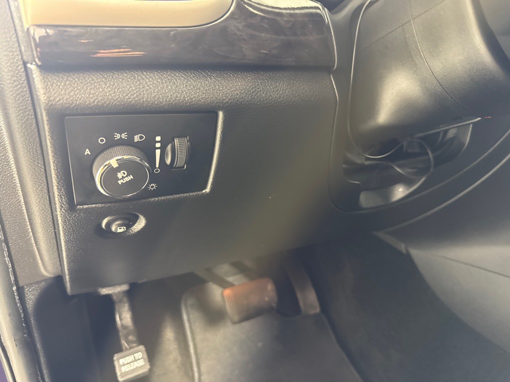 2012 Jeep Grand Cherokee Image 14