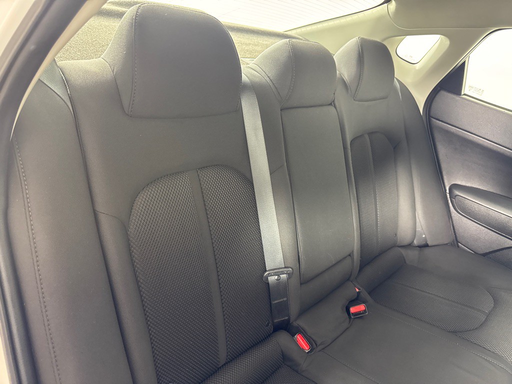 2020 Kia Optima Image 25