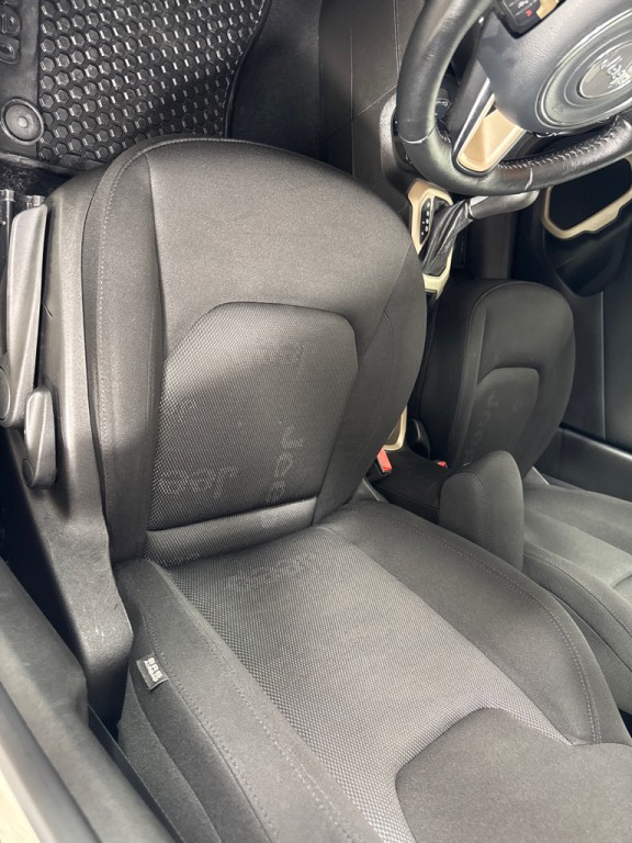 2017 Jeep Renegade Image 14