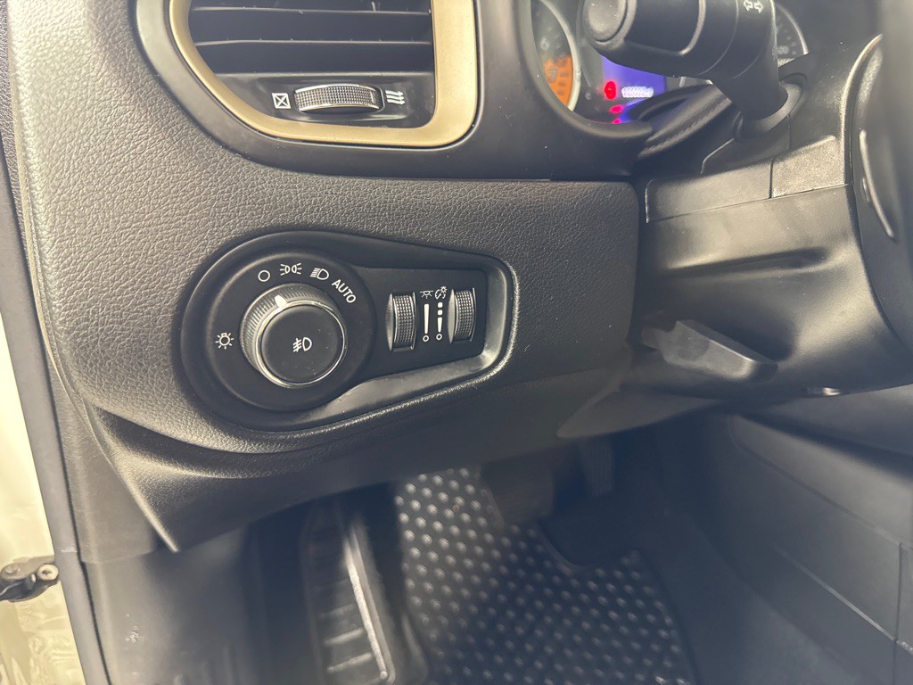 2017 Jeep Renegade Image 16