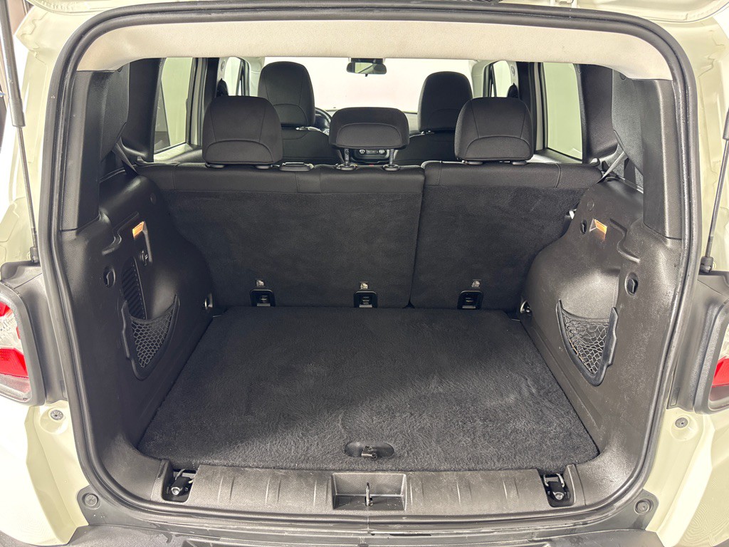 2017 Jeep Renegade Image 24