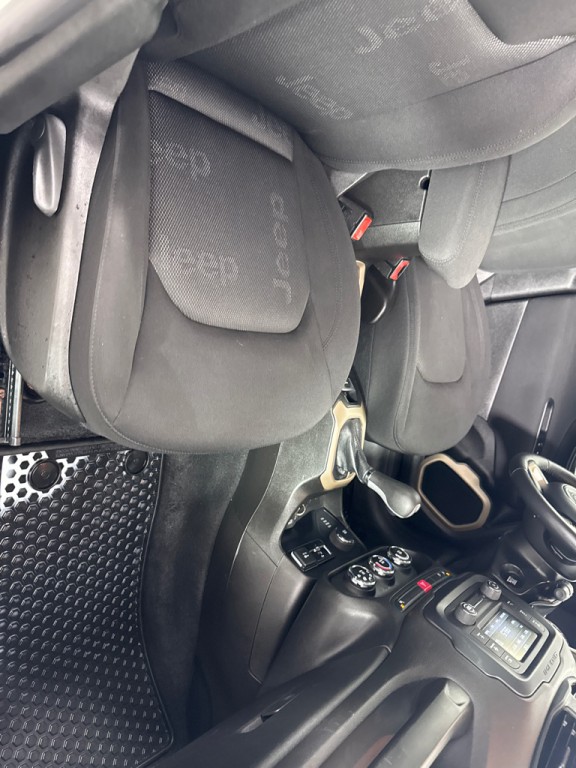 2017 Jeep Renegade Image 27