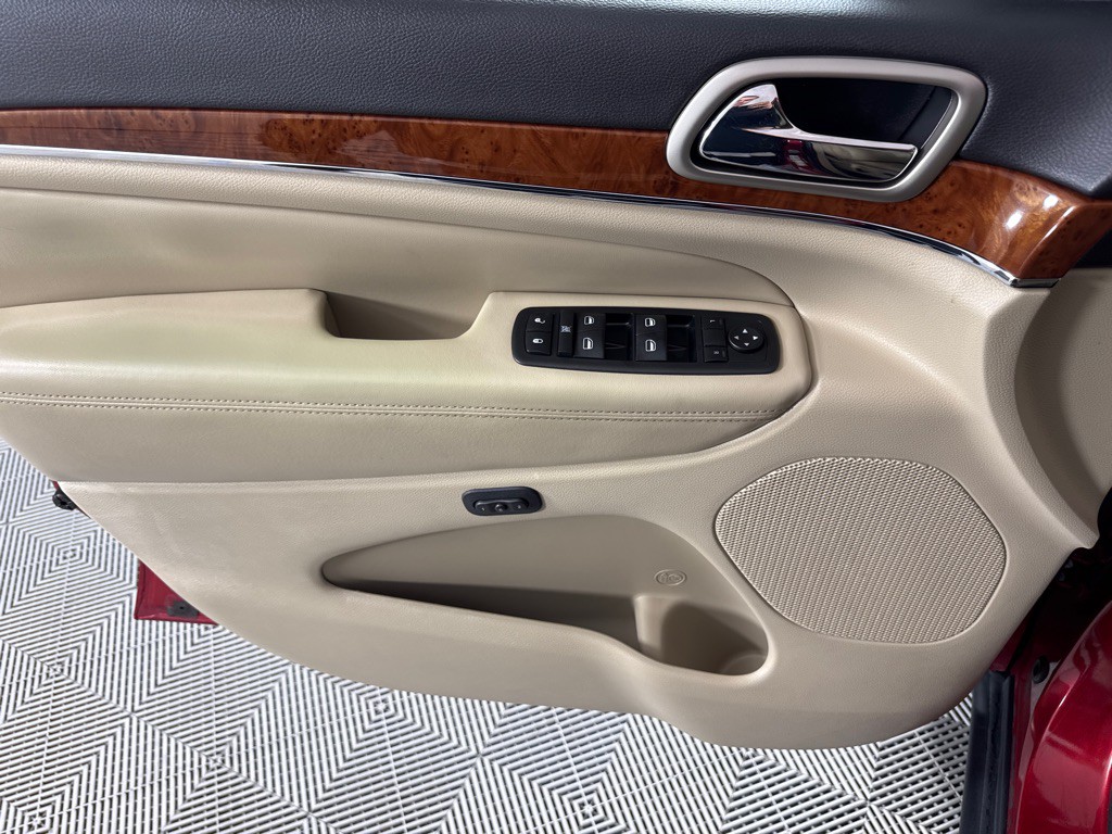 2011 Jeep Grand Cherokee Image 10