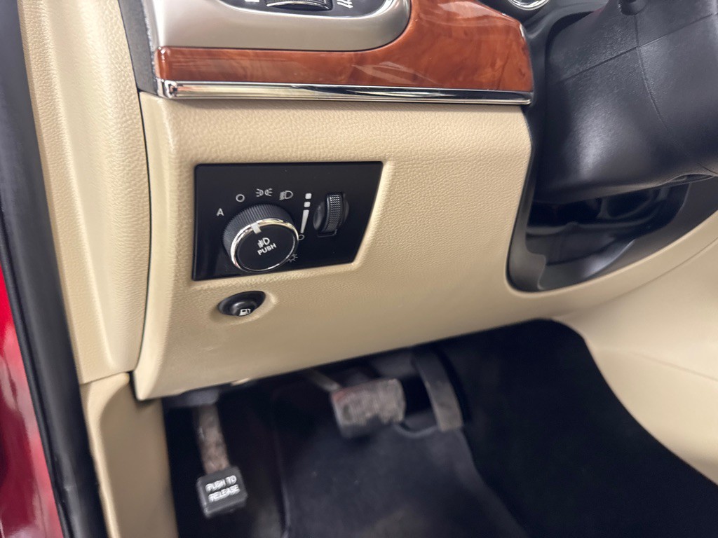 2011 Jeep Grand Cherokee Image 13