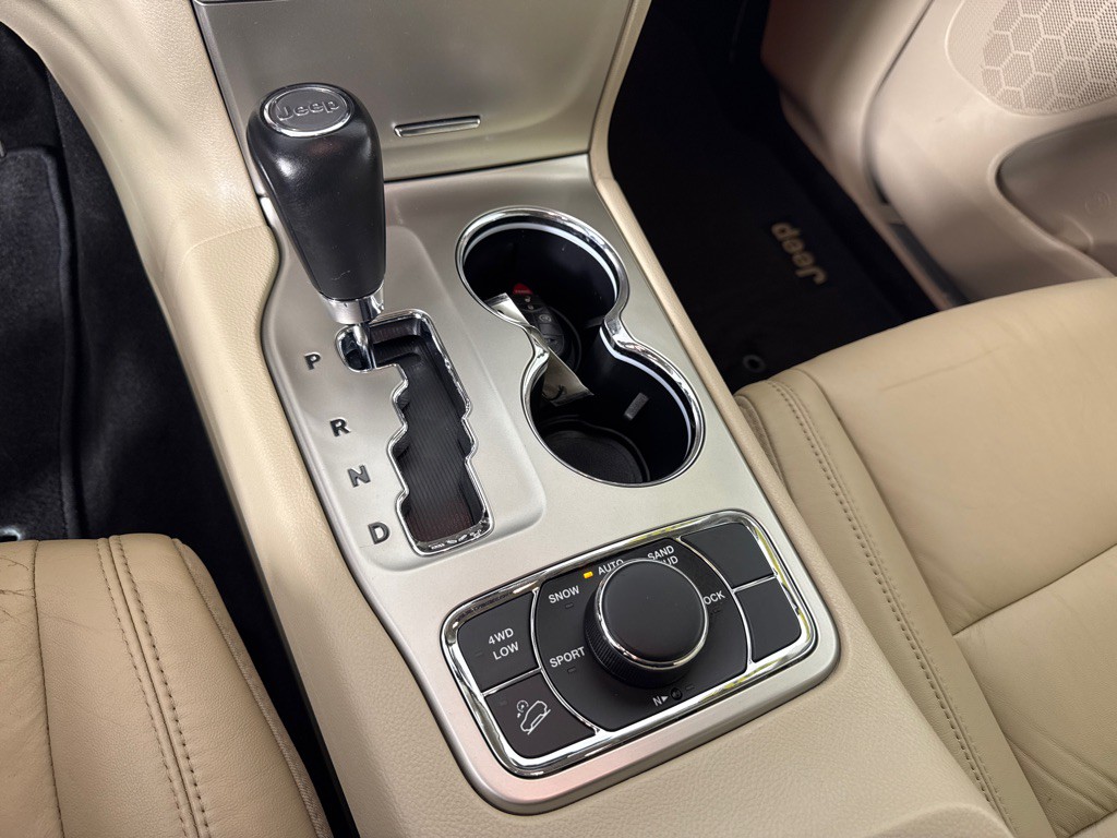 2011 Jeep Grand Cherokee Image 17