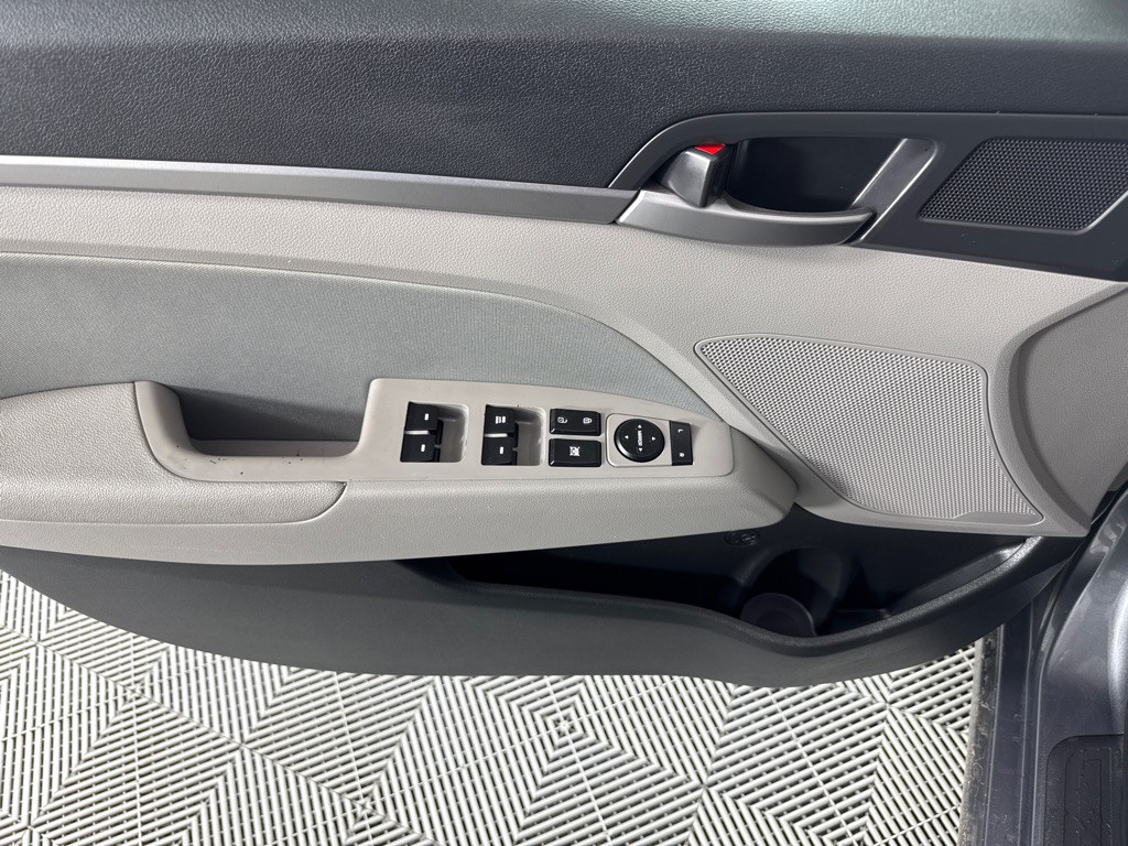 2018 Hyundai Elantra Image 11