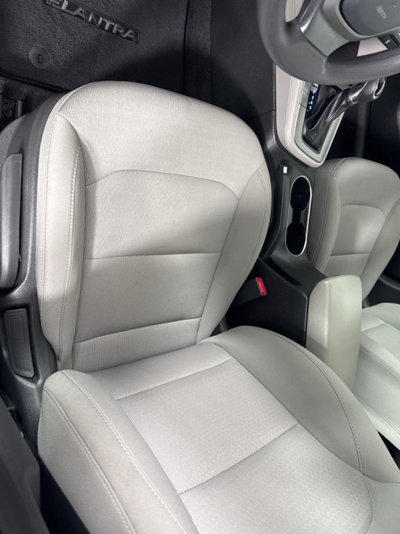 2018 Hyundai Elantra Image 12