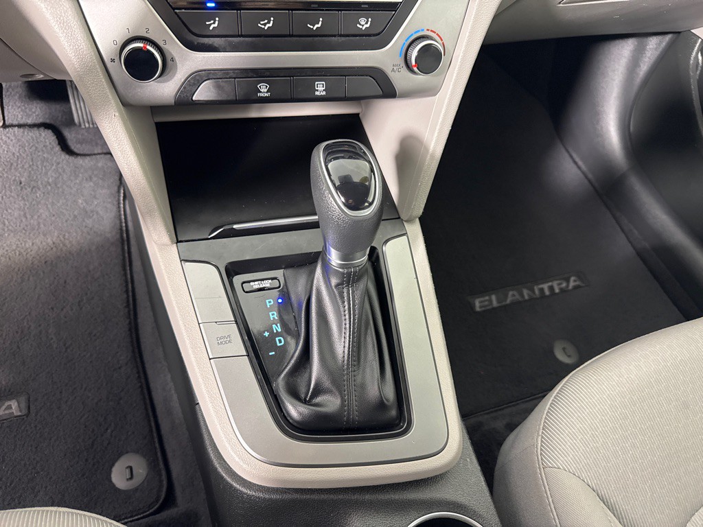 2018 Hyundai Elantra Image 18