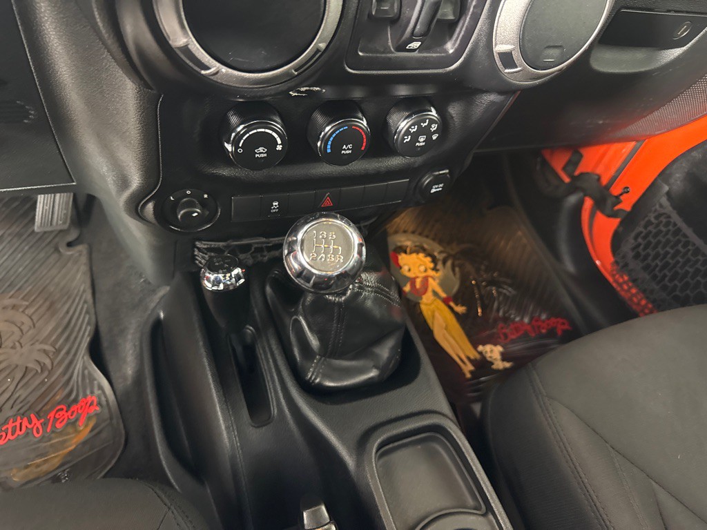 2015 Jeep Wrangler Unlimited Image 16