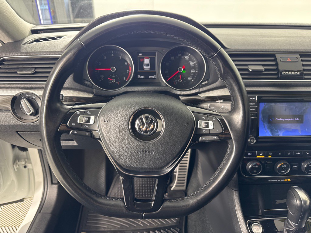 2019 Volkswagen Passat Image 15