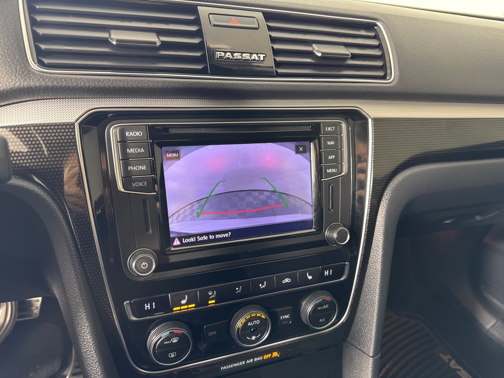 2019 Volkswagen Passat Image 17