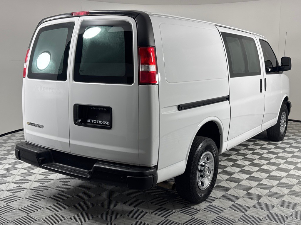 2022 Chevrolet Express Image 5