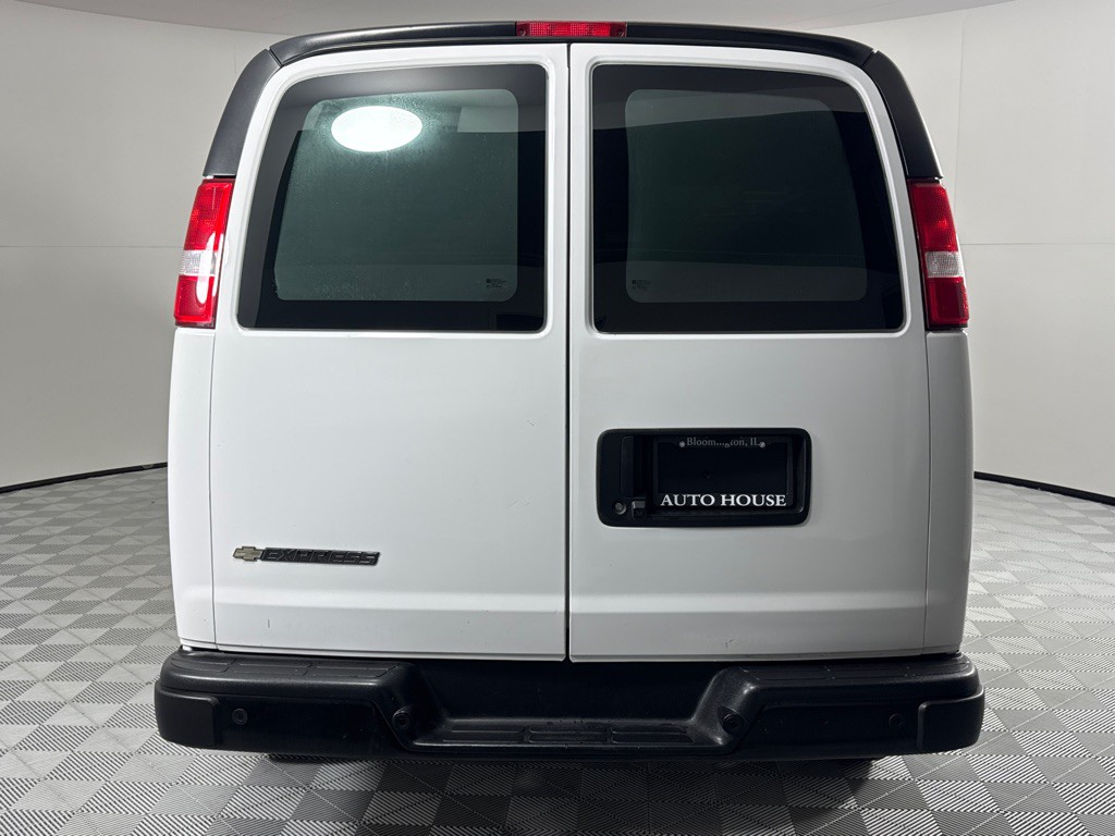 2022 Chevrolet Express Image 6