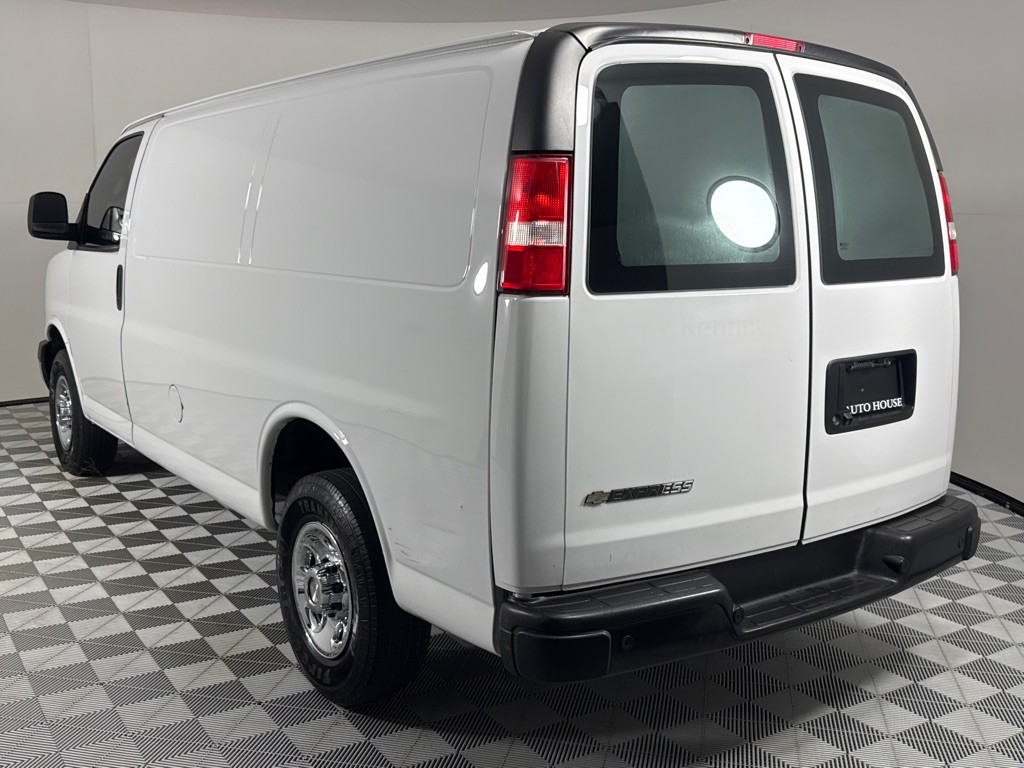 2022 Chevrolet Express Image 7
