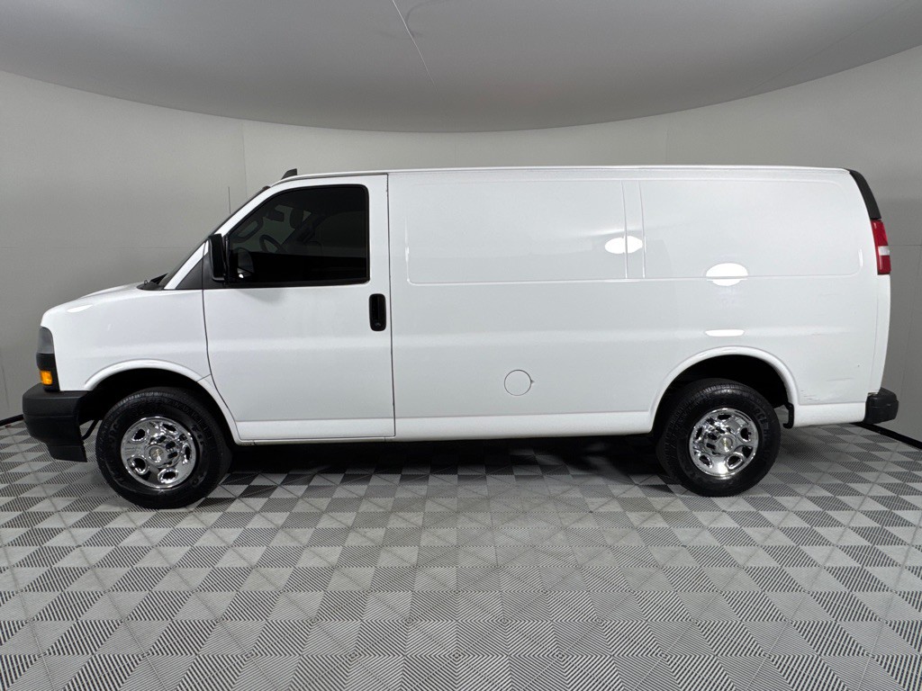 2022 Chevrolet Express Image 8