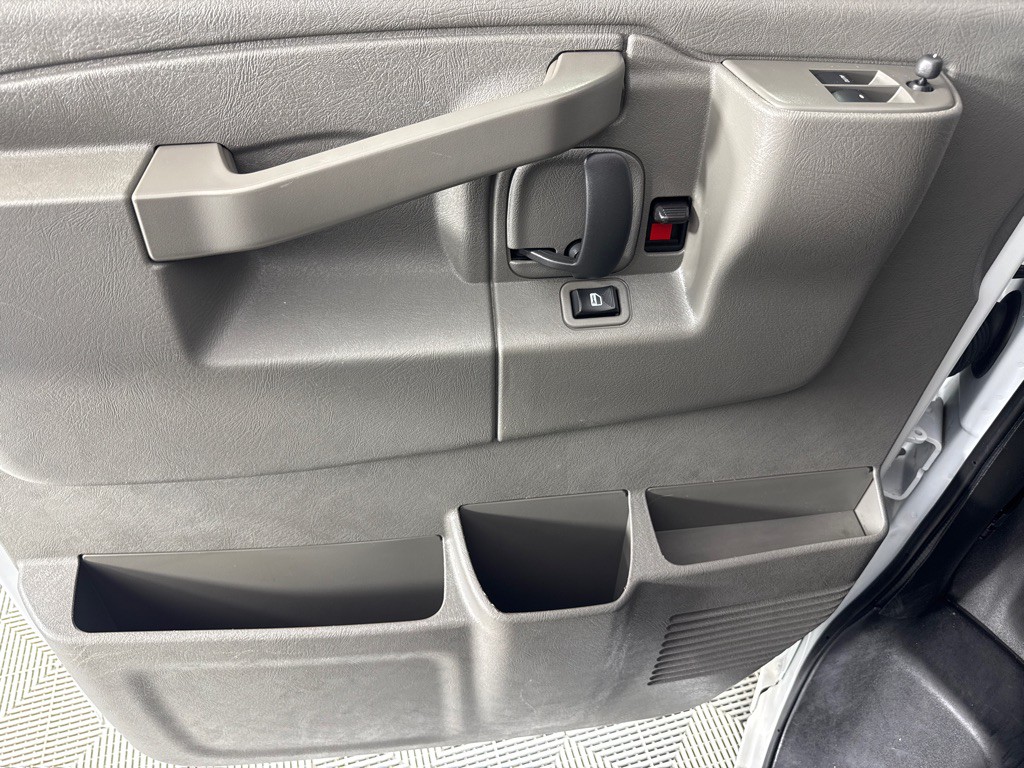 2022 Chevrolet Express Image 12