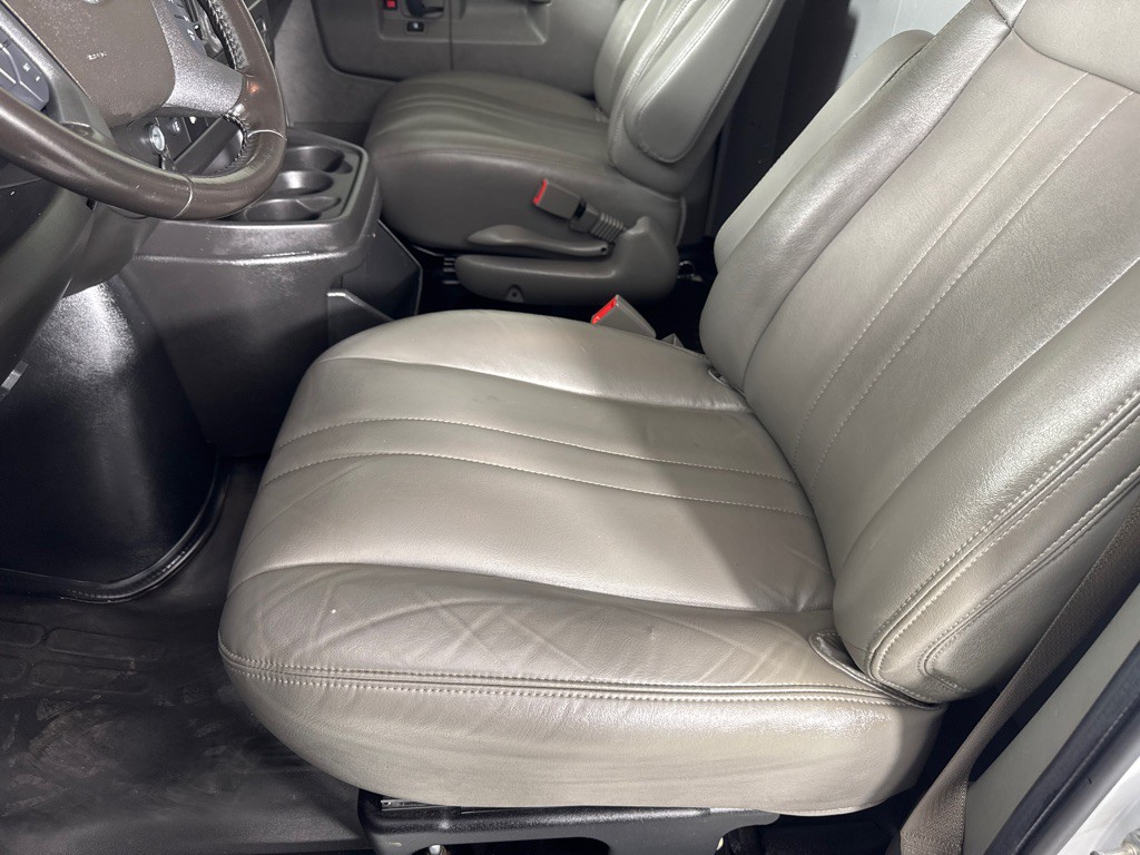 2022 Chevrolet Express Image 13