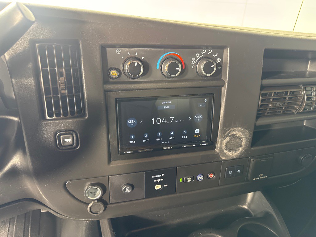 2022 Chevrolet Express Image 17