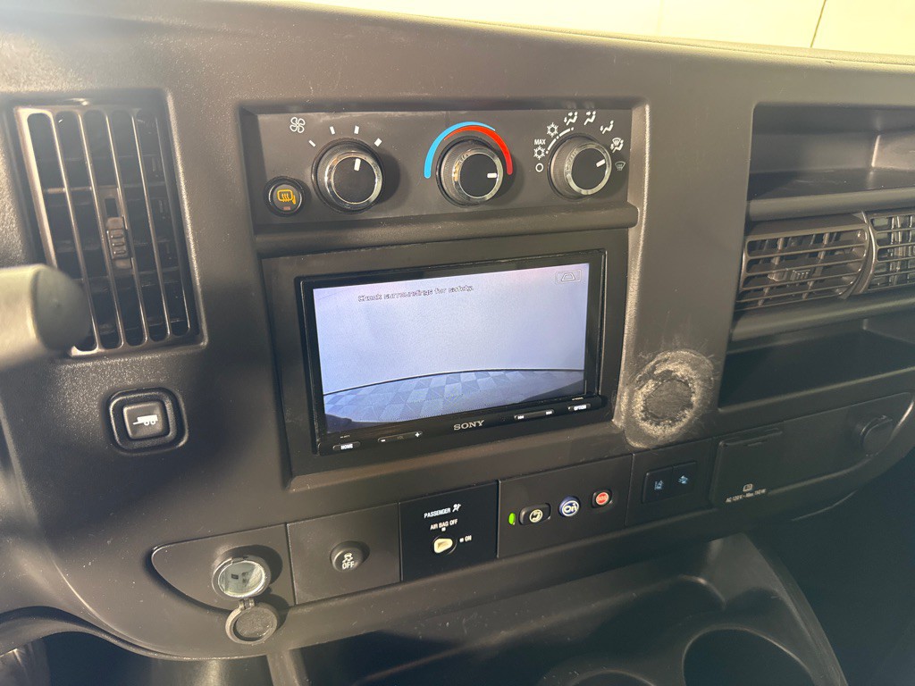 2022 Chevrolet Express Image 18