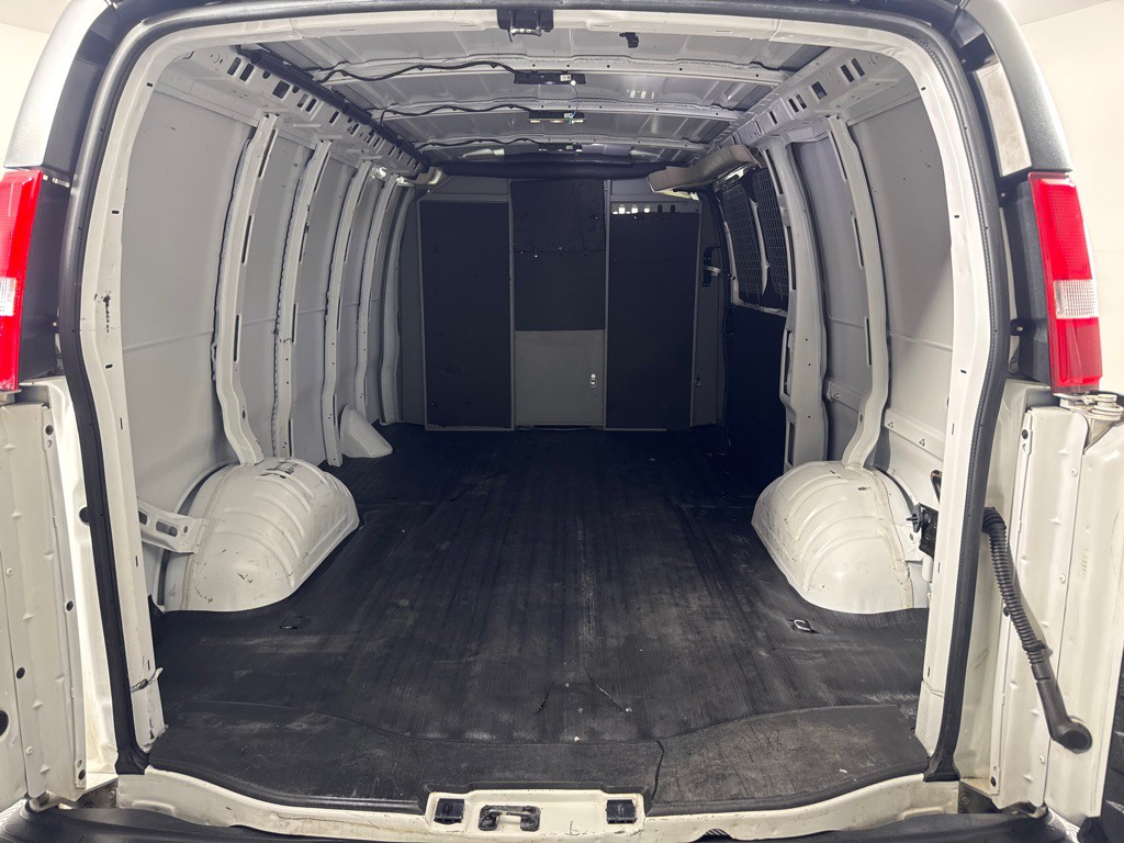 2022 Chevrolet Express Image 19