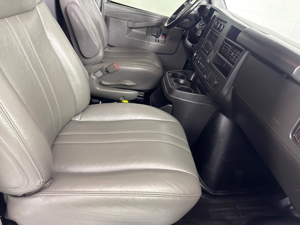 2022 Chevrolet Express Image 20