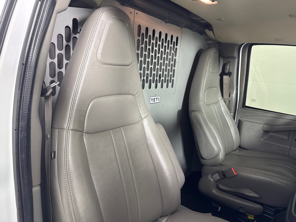 2022 Chevrolet Express Image 21